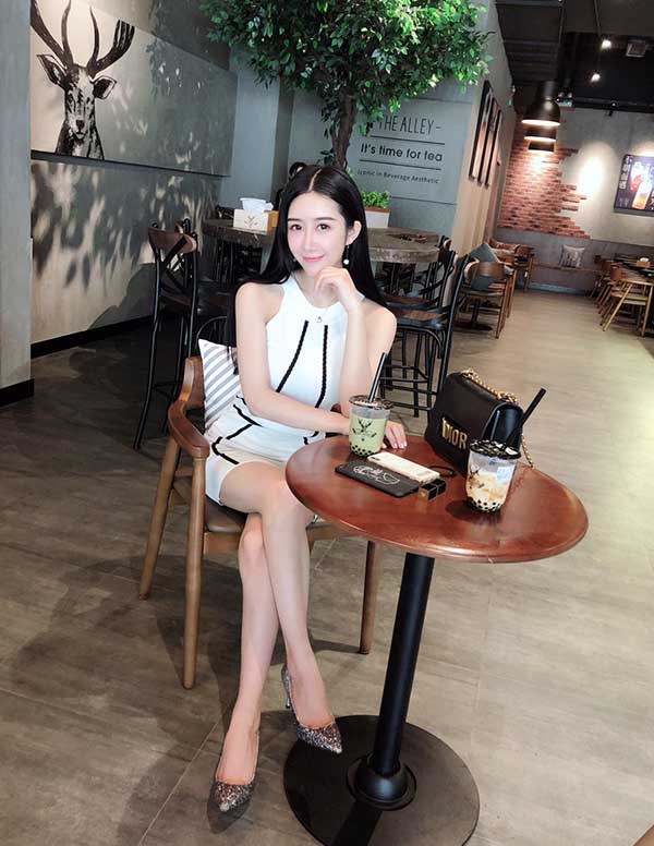 巴黎伴游大学生